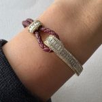 KAHVERENGİ  DERİ ÖRGÜ TAŞLI KELEPÇE