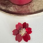 KIRMIZI ÇİÇEK BROŞ AKBRS1001