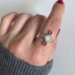 PEMBE TAŞLI ŞEKİLLİ YÜZÜK