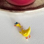 SARI ÖRDEK BROŞ AKBRS10014