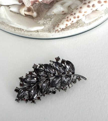 SİYAH TAŞLI YAPRAK BROŞ AKBRS10030