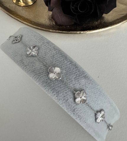 GÜMÜŞ BÜYÜK BOY MARKA MODEL YONCA BİLEKLİK AKBLKLK2031