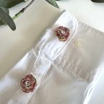 PEMBE ÇİÇEK DÜĞME BROŞ AKDGMBRS01