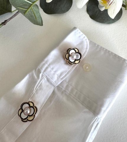 SİYAH BEYAZ ÇİÇEKLİ DÜĞME BROŞ AKDGMBRS09