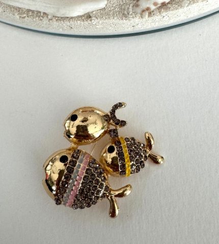 TAŞLI ÜÇLÜ BALIK BROŞ AKBRS2009